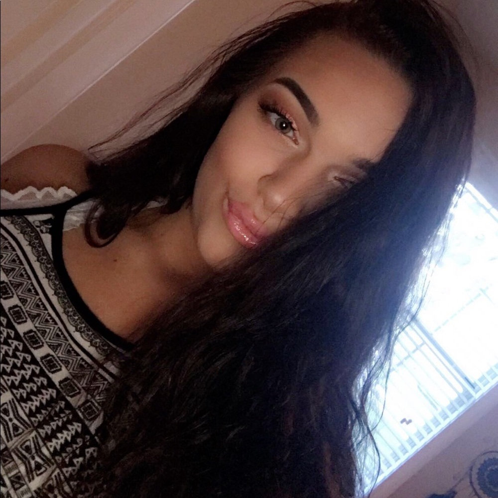 Meet your Posher, Chloe